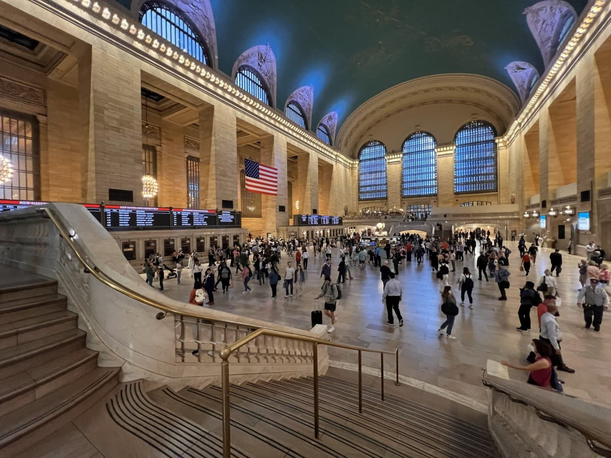NYC Free Tour Launches Bilingual Daily Route Through Midtown Landmarks