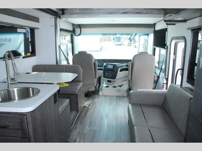 Pete's RV Center Expands Fifth Wheel Sandpiper Inventory Across New England